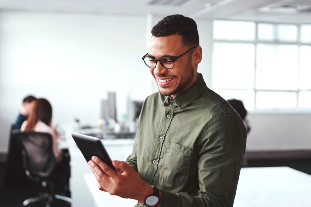 Man reading current food and beverage trends in his tablet